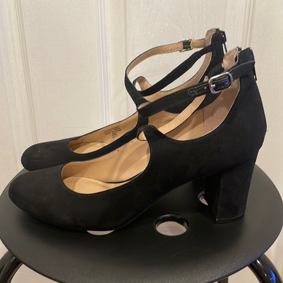 Unisa Caydenn Black Velvet Strappy Heels Size 8 - Picture 2 of 11